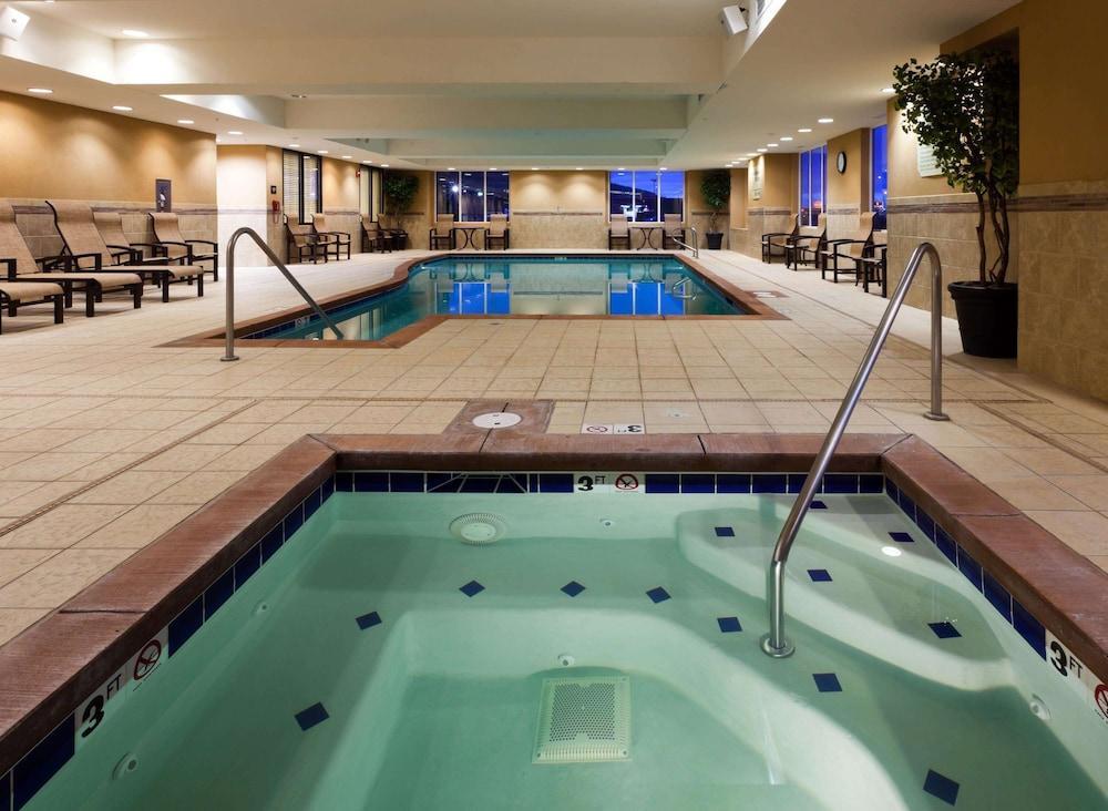 Hampton Inn & Suites Фэрбанкс Экстерьер фото