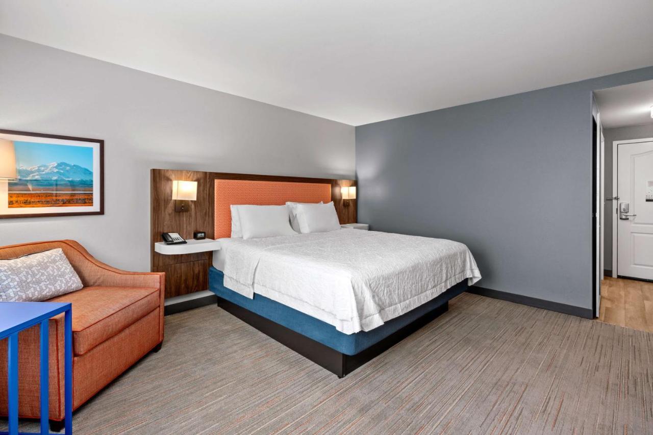 Hampton Inn & Suites Фэрбанкс Экстерьер фото