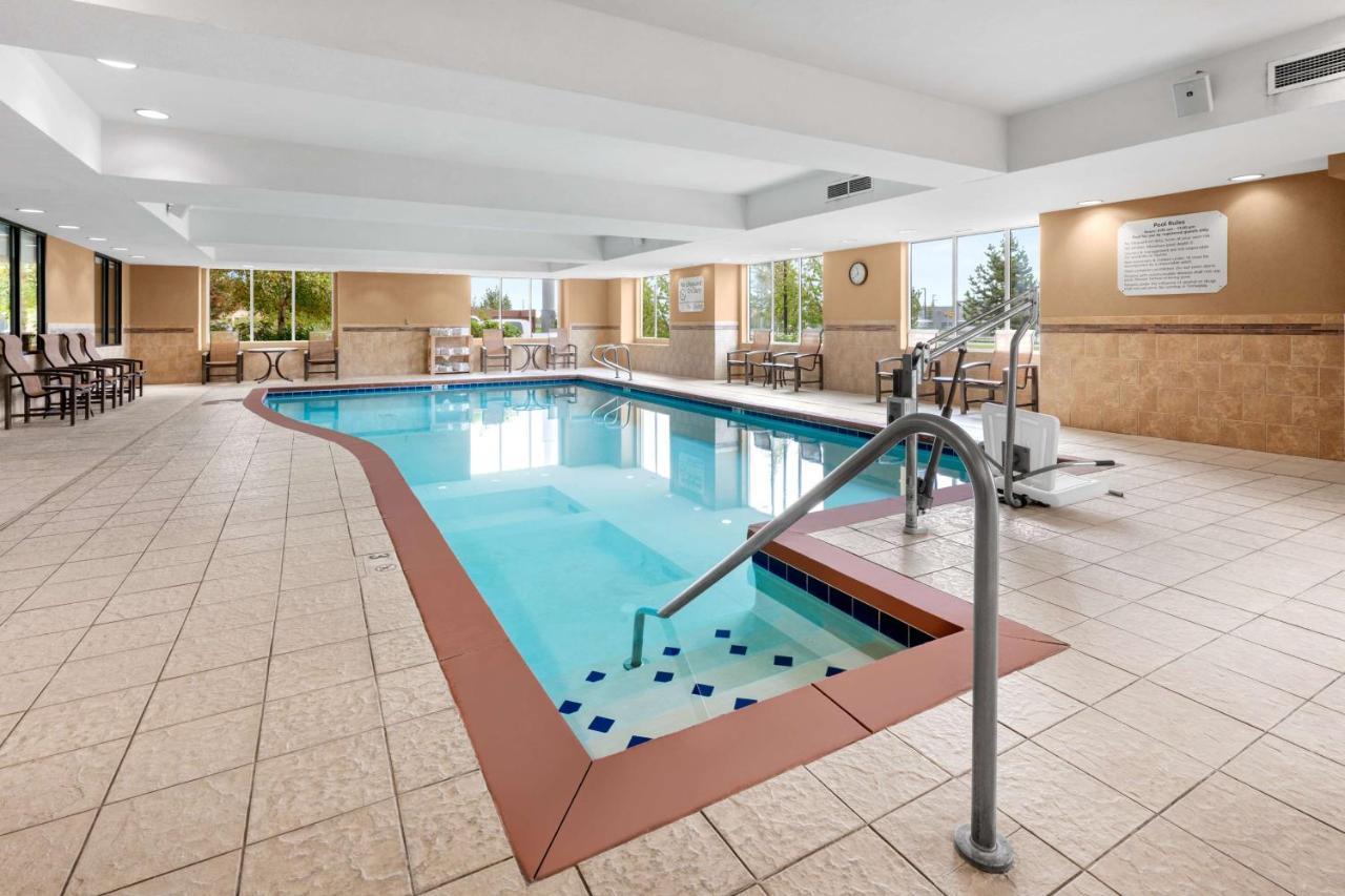 Hampton Inn & Suites Фэрбанкс Экстерьер фото