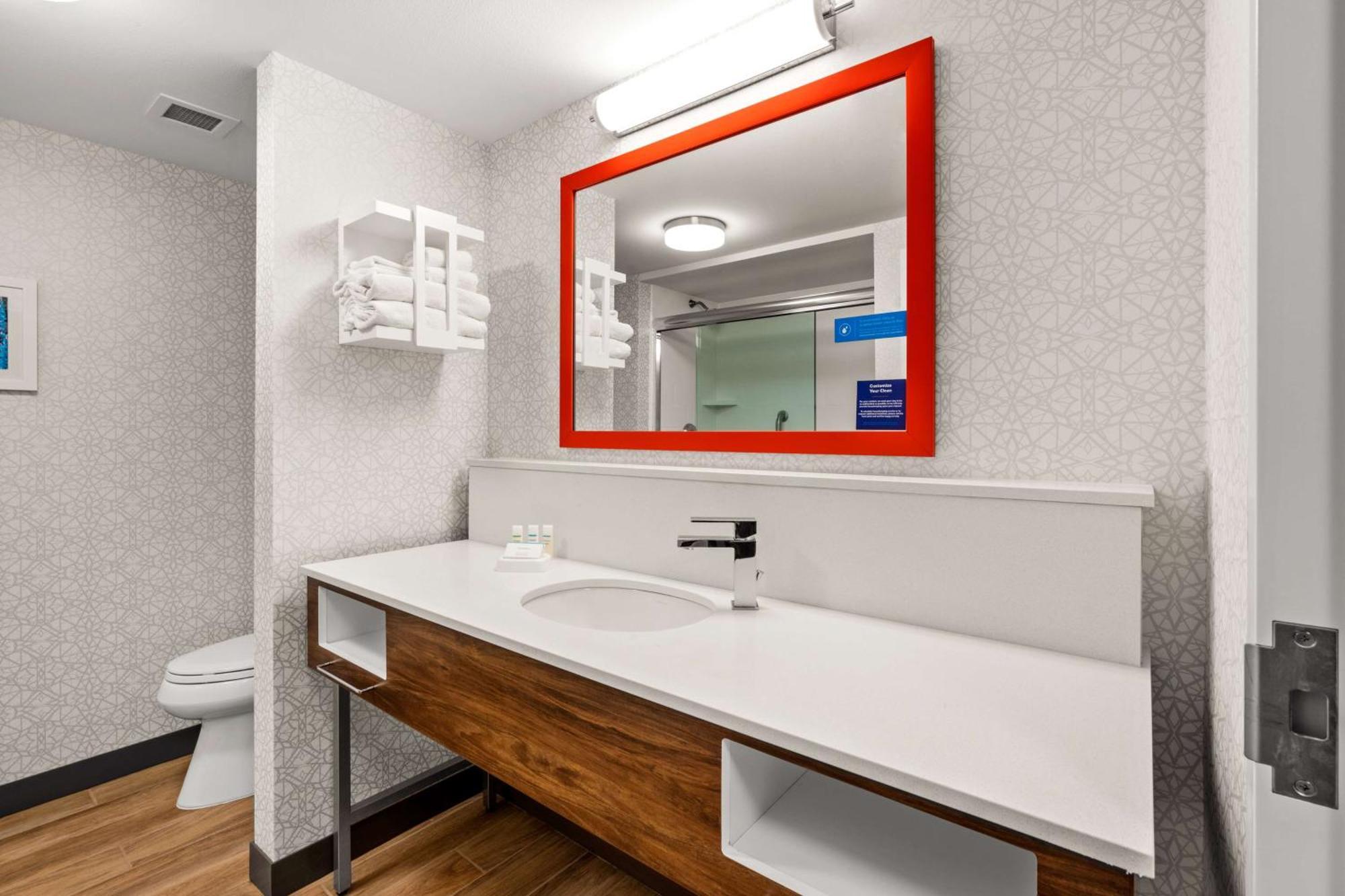 Hampton Inn & Suites Фэрбанкс Экстерьер фото