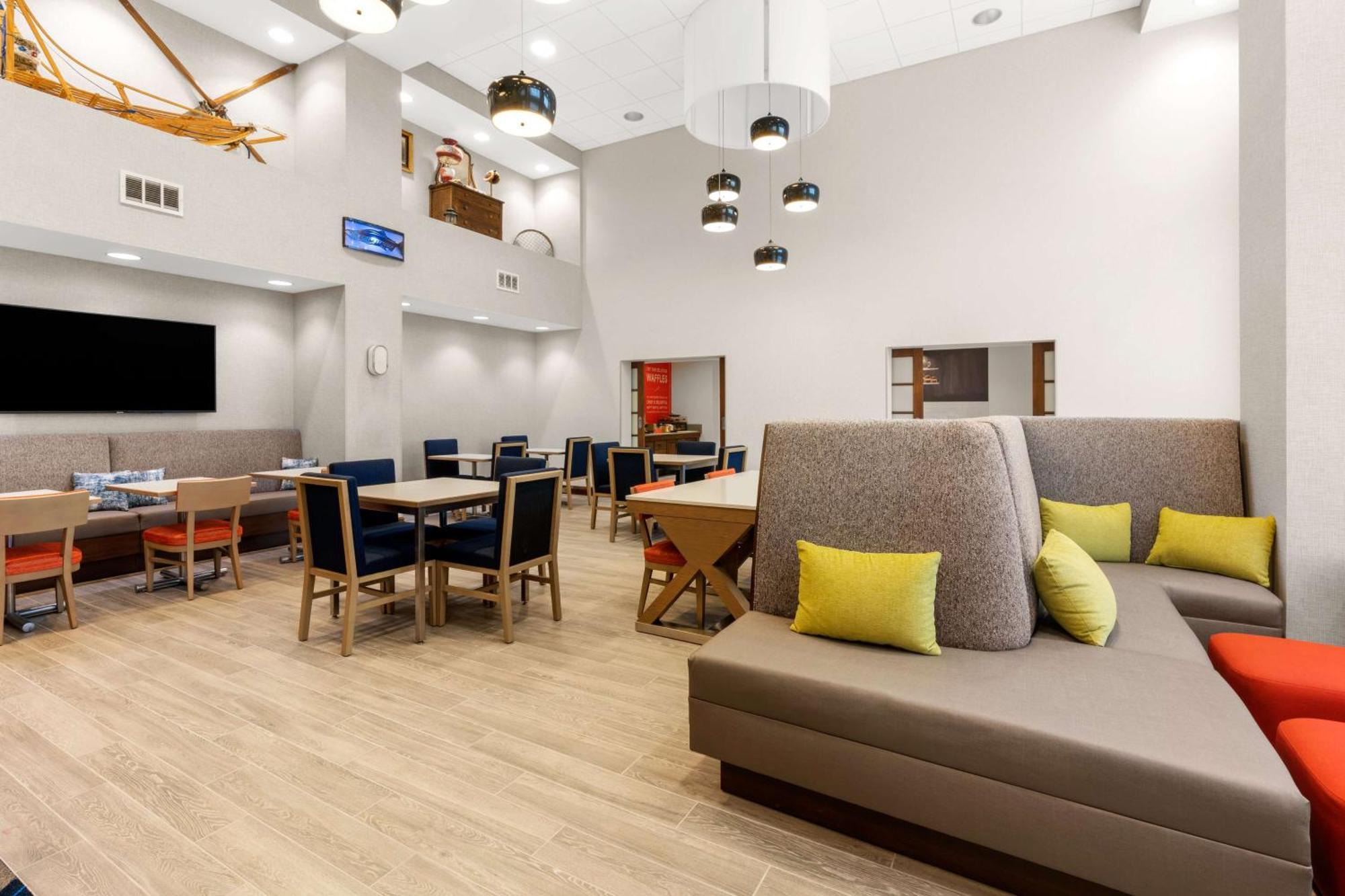 Hampton Inn & Suites Фэрбанкс Экстерьер фото