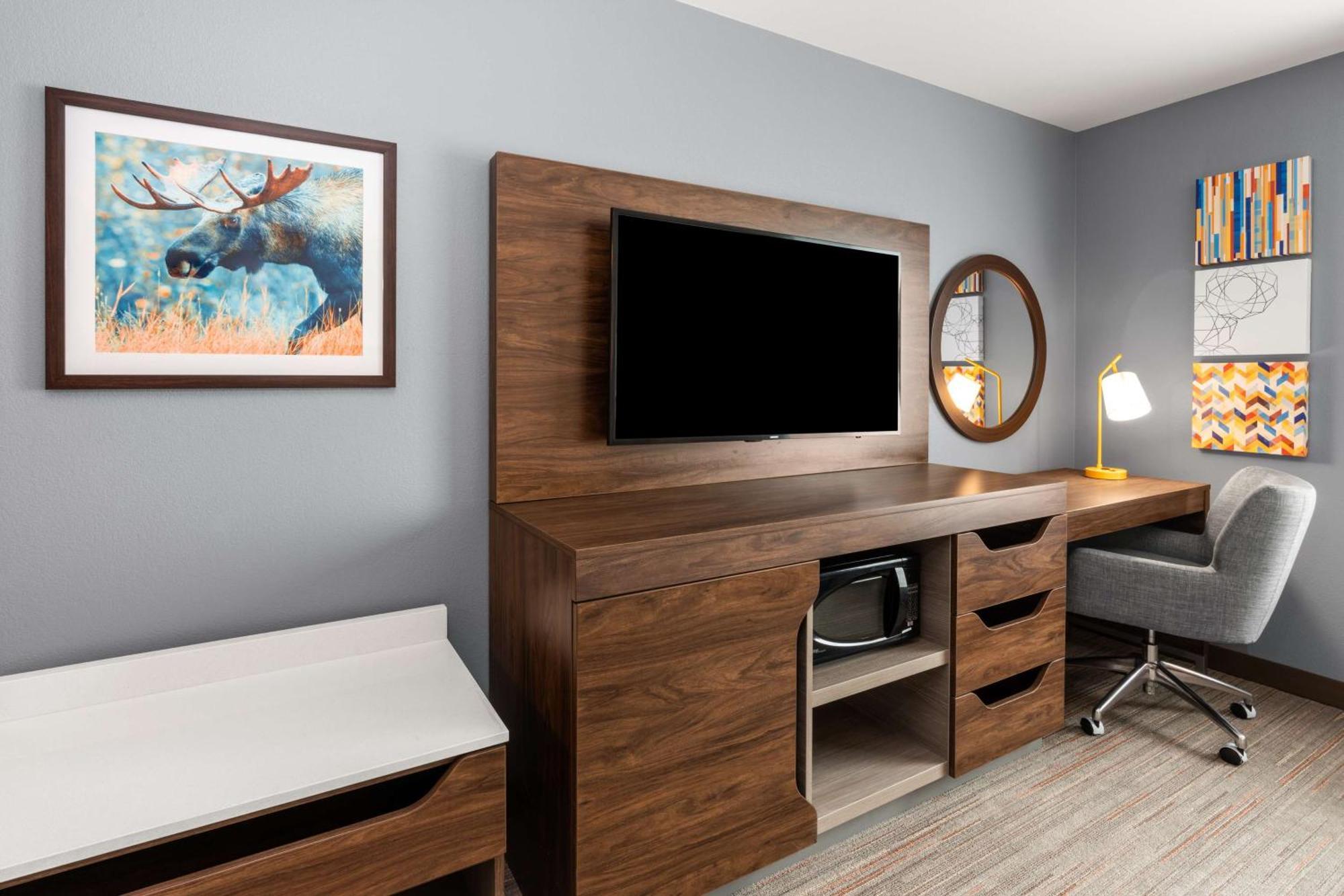 Hampton Inn & Suites Фэрбанкс Экстерьер фото